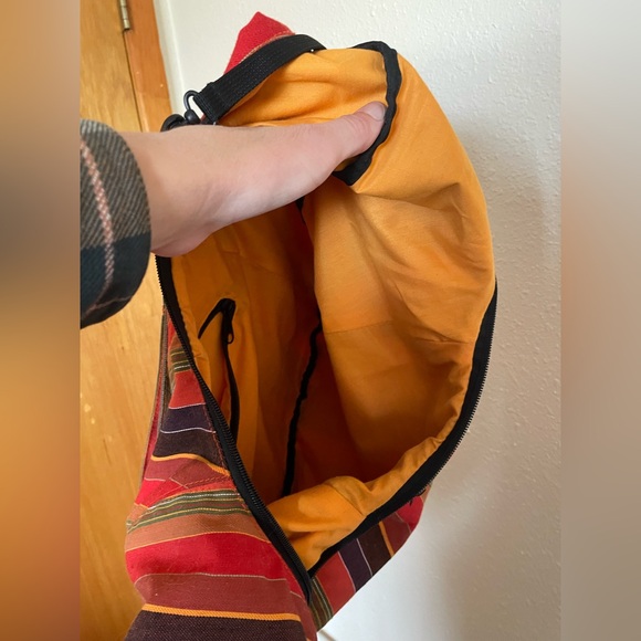 Kavu Purse with zippers and adjustable strap - Picture 10 of 10